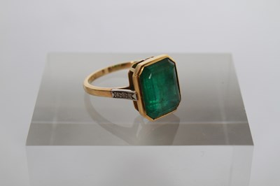 Lot 7 - An 18 carat gold and platinum emerald ring,...