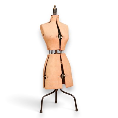 Lot 935 - A vintage clothing mannequin