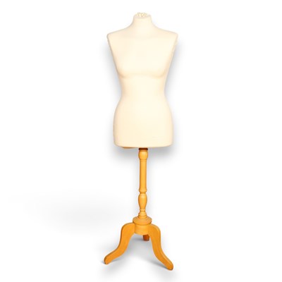 Lot 875 - A clothing mannequin