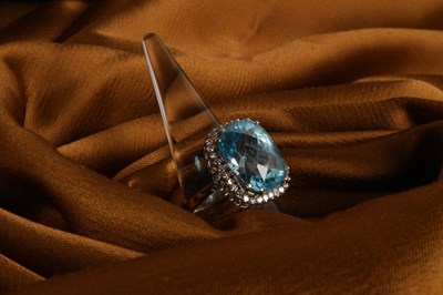 Lot 2 - An 18 carat white gold aquamarine and diamond...