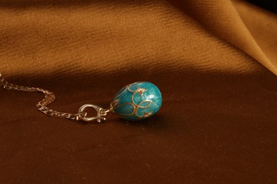 Lot 33 - An enamel egg pendant, on a 9 carat yellow...