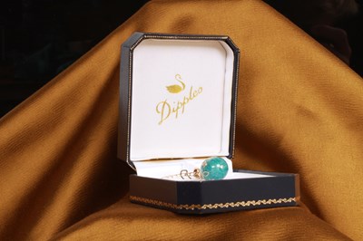 Lot 33 - An enamel egg pendant, on a 9 carat yellow...
