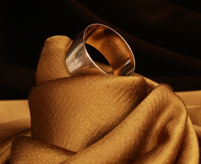 Lot 52 - A 9 carat yellow gold wedding band, size R, 4.4g