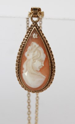 Lot 75 - A 9 carat yellow gold carved shell portrait...