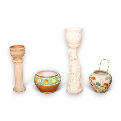 Lot 892 - A collection of pottery jardinieres