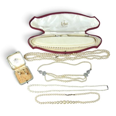 Lot 202 - A pearl necklace, boxed, together with others...