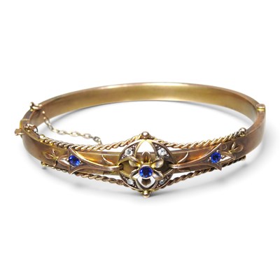 Lot 49 - An antique 9 carat gold bangle, of hinged...