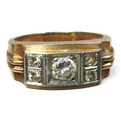 Lot 18 - A 14 carat gold gentleman's platinum set five...