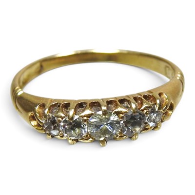 Lot 153 - An 18 carat gold five stone diamond ring, 2.8g,...