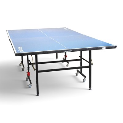 Lot 550 - A Slazenger folding table tennis table