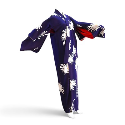 Lot 113 - A mid 20th century Japanese kimono, with white...