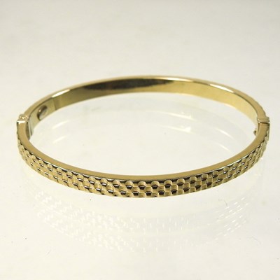 Lot 99 - A modern 9 carat gold ladies bangle