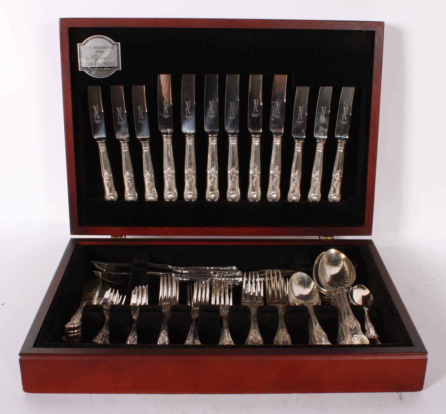 Lot 74 - A collection of silver plated dinnerware in