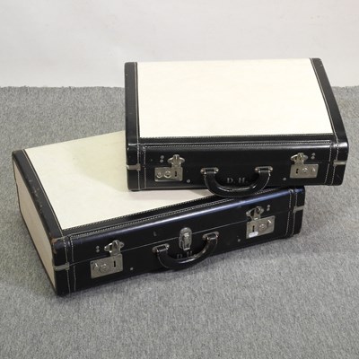 Lot 169 - A vintage leather suitcase