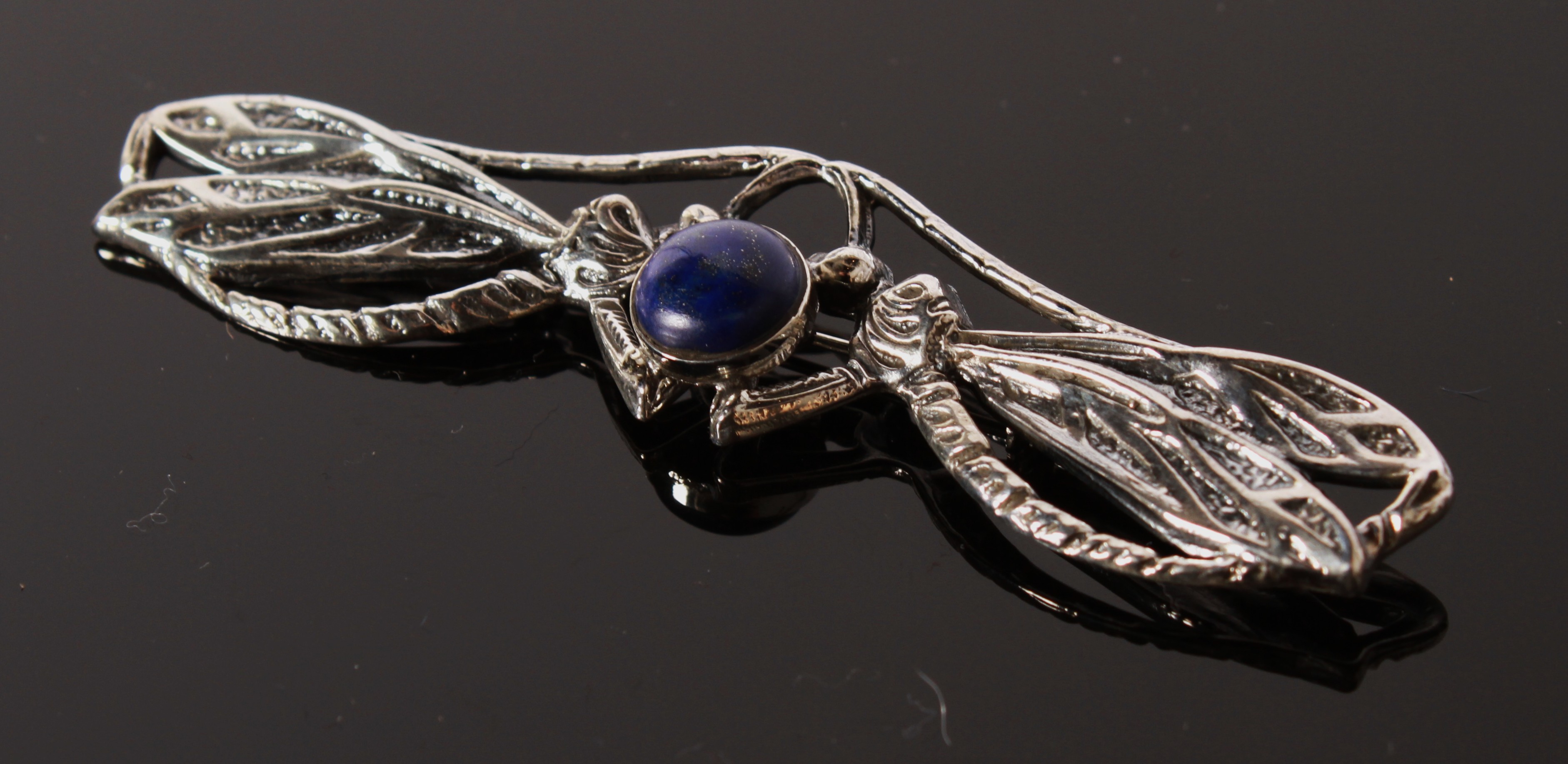Lot 121 - A silver and lapis lazuli dragonfly brooch
