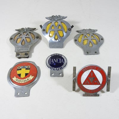 Lot 62 - A collection of vintage AA and other car badges
