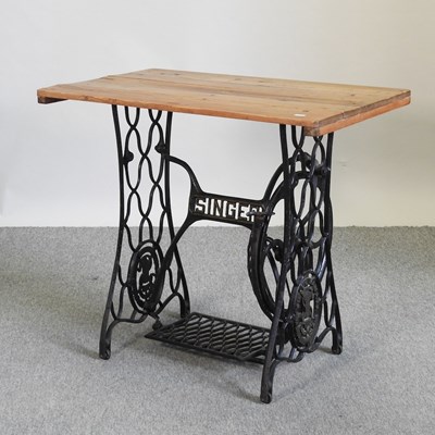 Lot 414 - An antique Singer sewing machine base