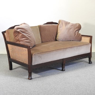 Lot 575 - An early 20th century bergere suite