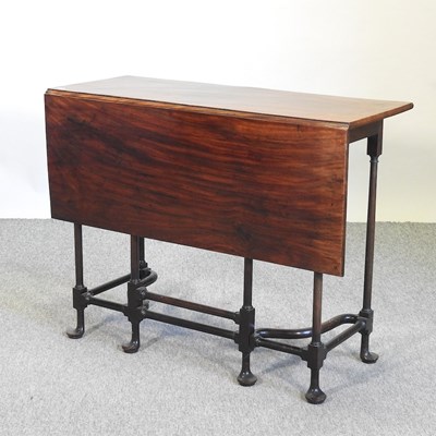 Lot 604 - An Edwardian mahogany drop leaf occasional table