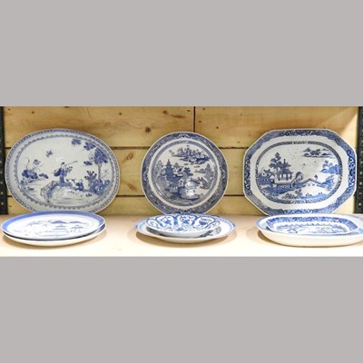 Lot 227 - A collection of 18th/19th century Chinese porcelain plates