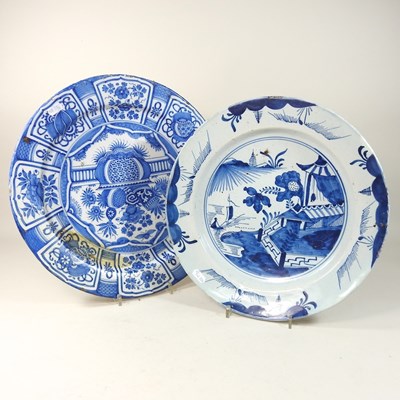 Lot 105 - An 18th century Dutch Delft blue and white charger