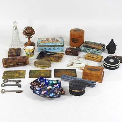 Lot 95 - A collection of various boxes and treen