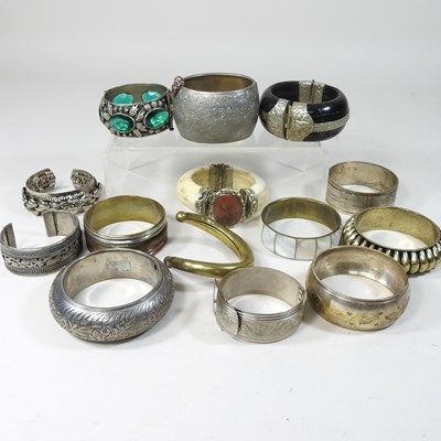 Lot 45 - A collection of bangles