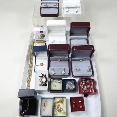Lot 38 - A collection of jewellery