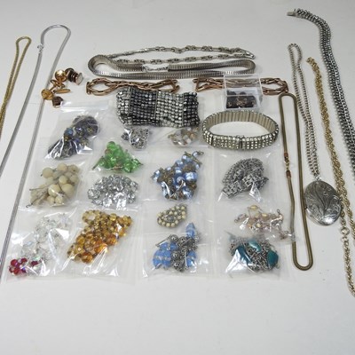 Lot 17 - A collection of jewellery