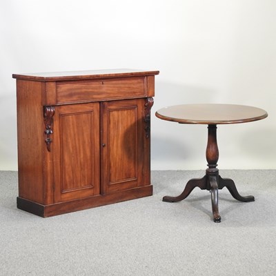 Lot 616 - A Victorian mahogany chiffonier
