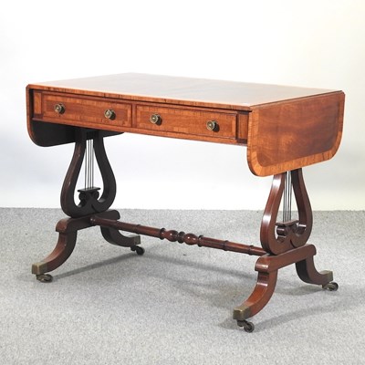 Lot 618 - A reproduction mahogany sofa table