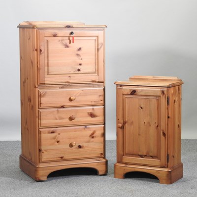 Lot 43 - A modern pine bureau