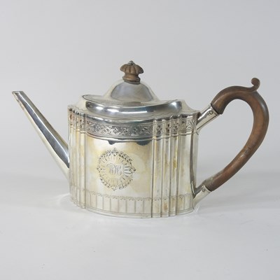 Lot 57 - A George III Irish silver teapot