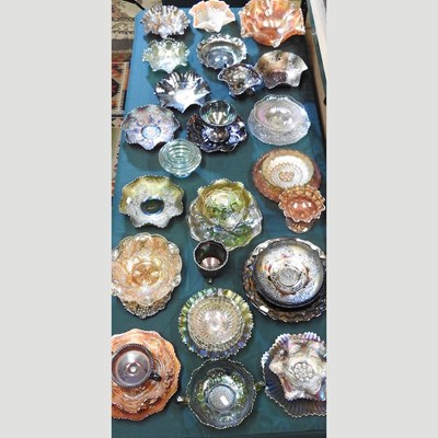 Lot 299 - A collection of carnival glass dishes and bowls