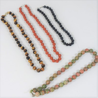 Lot 115 - A tiger's eye single strand bead necklace