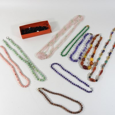 Lot 123 - A collection of costume jewellery
