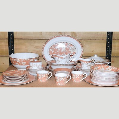 Lot 185 - A Wedgwood part dinner service