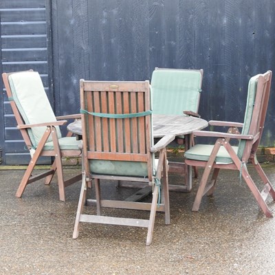 Lot 14 - A teak circular garden table