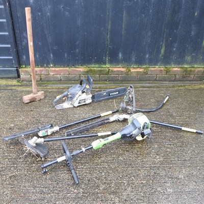 Lot 21 - A collection of garden tools