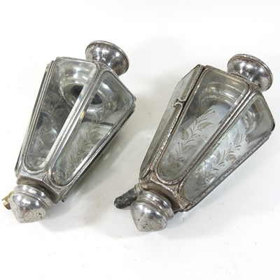 Lot 259 - A pair of early 20th century carriage lanterns