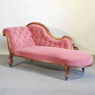 Lot 572 - A Victorian chaise longue