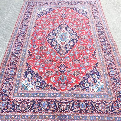 Lot 540 - A Kashan carpet