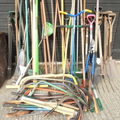 Lot 350 - A collection of gardening tools