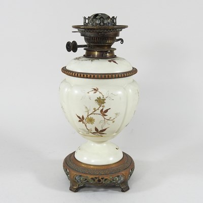 Lot 277 - A 19th century Worcester oil lamp