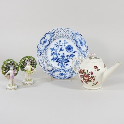 Lot 290 - A collection of china