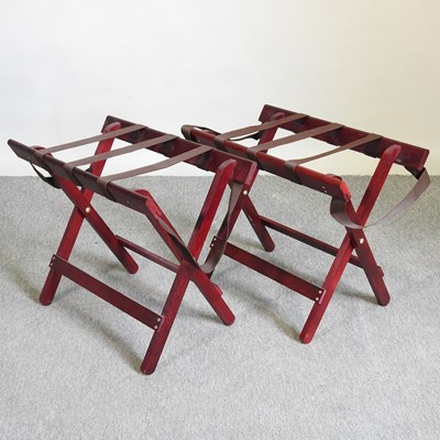 Lot 567 - A pair of luggage stands