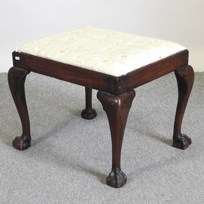 Lot 573 - A footstool