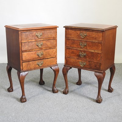 Lot 609 - A pair of bedside chests