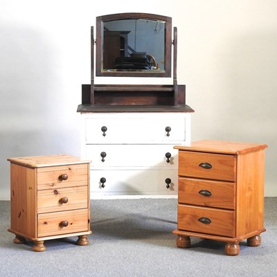 Lot 403 - A dressing table and cabinets