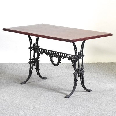 Lot 561 - A pub table